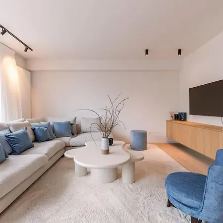 Lush 3bed/3bath Penthouse W Deck Appartamento